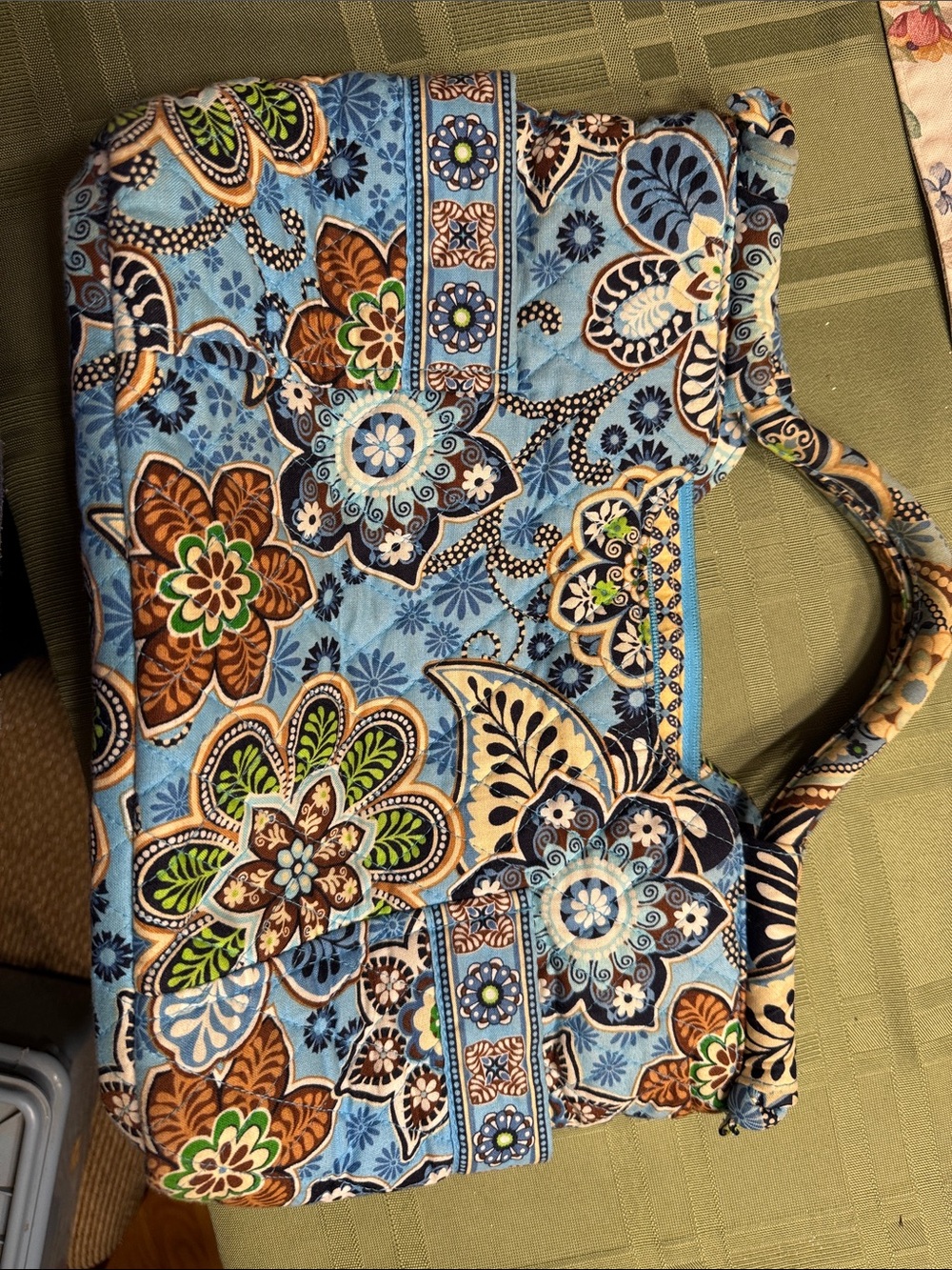 Vera Bradley Handbag in Medallion patteQuilted Floral Tote Bag - Light Blue Mult
